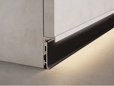 Black Skirting Dubai